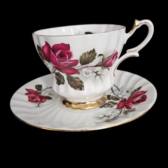 Queen Anne Bone China England Rose Teacup & Saucer Set Gold Trim - Picture 2 of 9